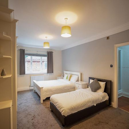 Oyo Oakcroft Guest House Manchester Airport Ringway Екстериор снимка