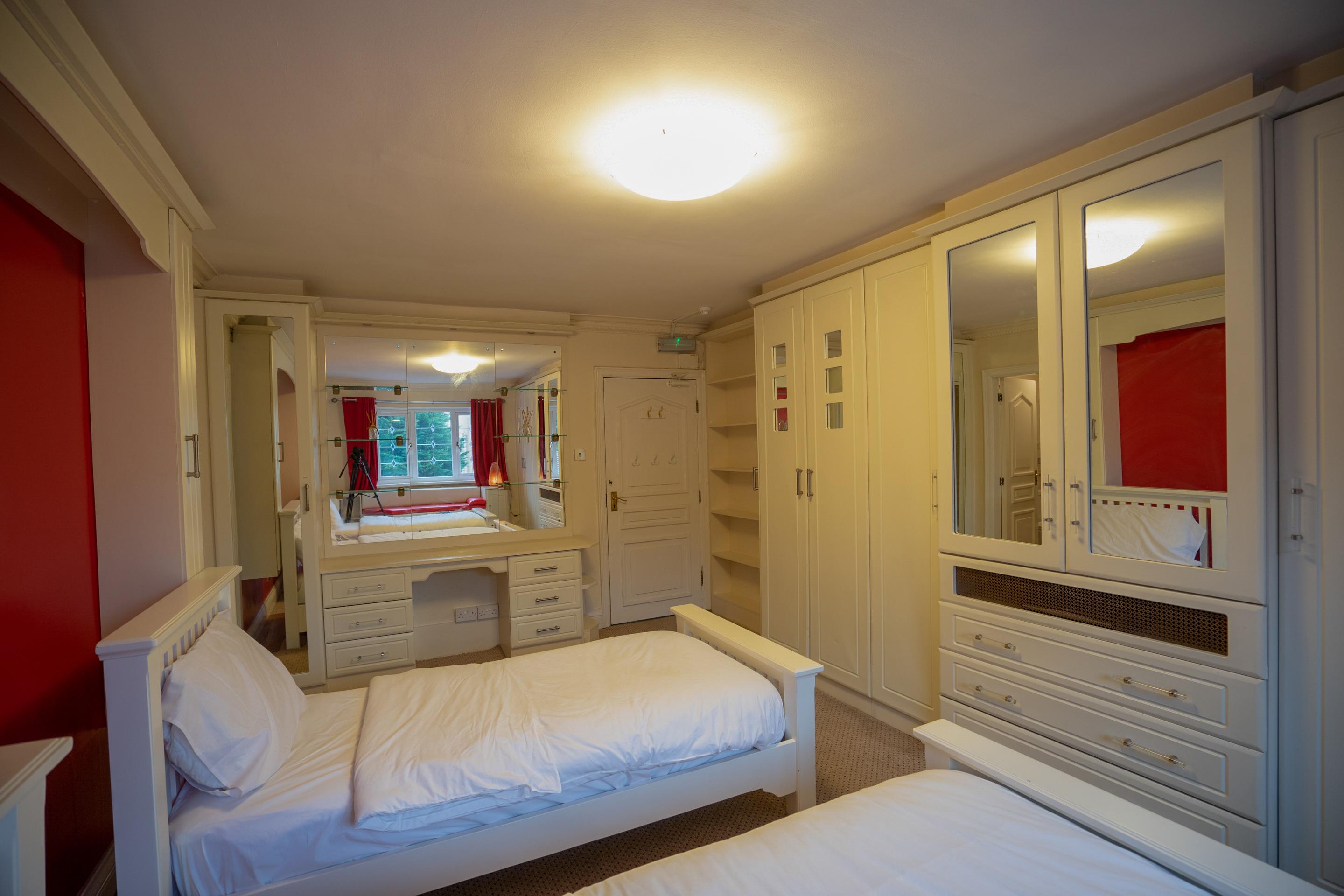 Oyo Oakcroft Guest House Manchester Airport Ringway Екстериор снимка