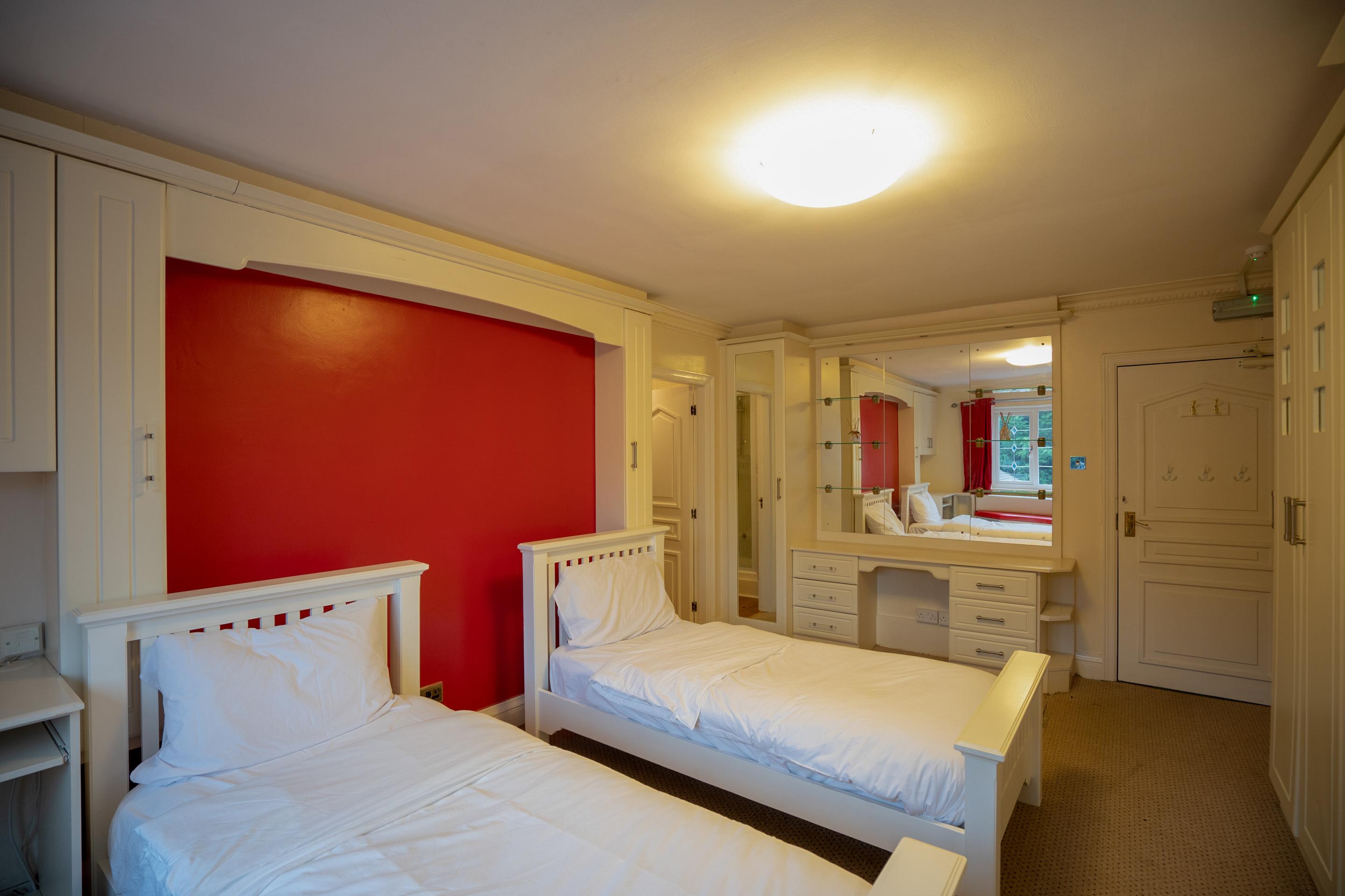 Oyo Oakcroft Guest House Manchester Airport Ringway Екстериор снимка
