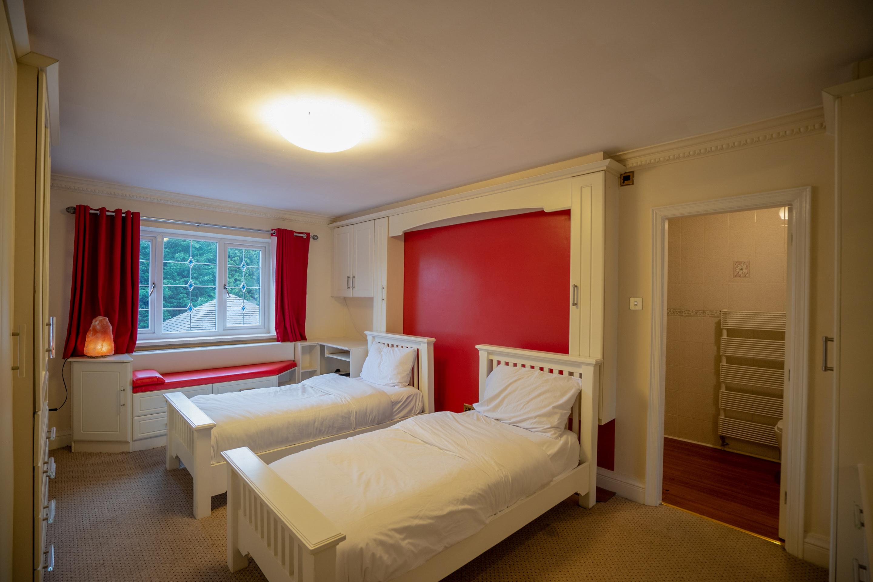 Oyo Oakcroft Guest House Manchester Airport Ringway Екстериор снимка