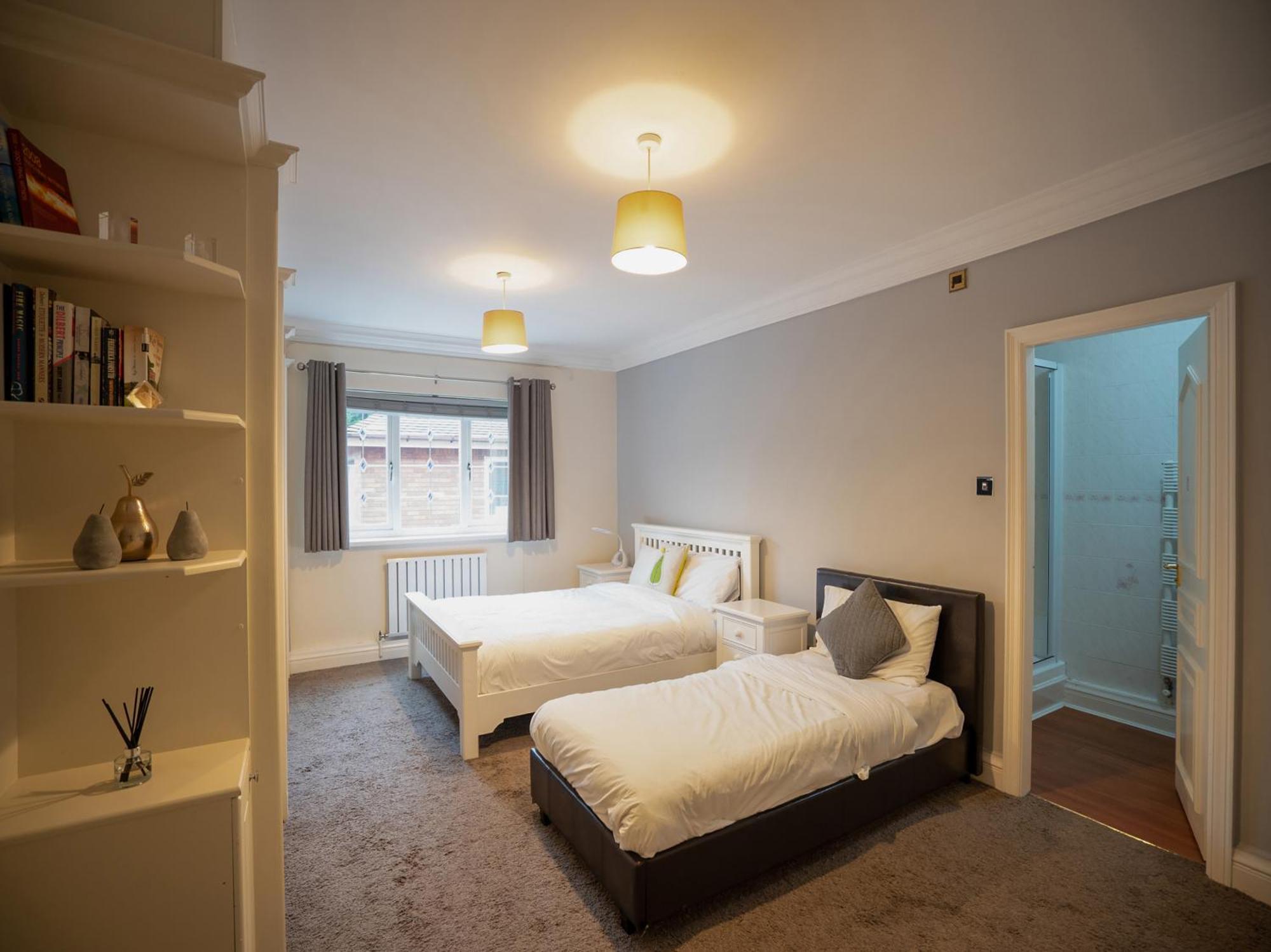 Oyo Oakcroft Guest House Manchester Airport Ringway Екстериор снимка