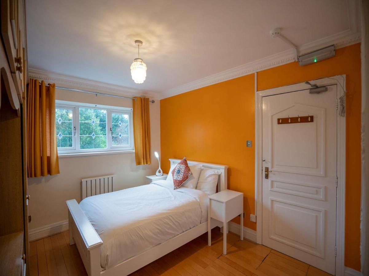 Oyo Oakcroft Guest House Manchester Airport Ringway Екстериор снимка
