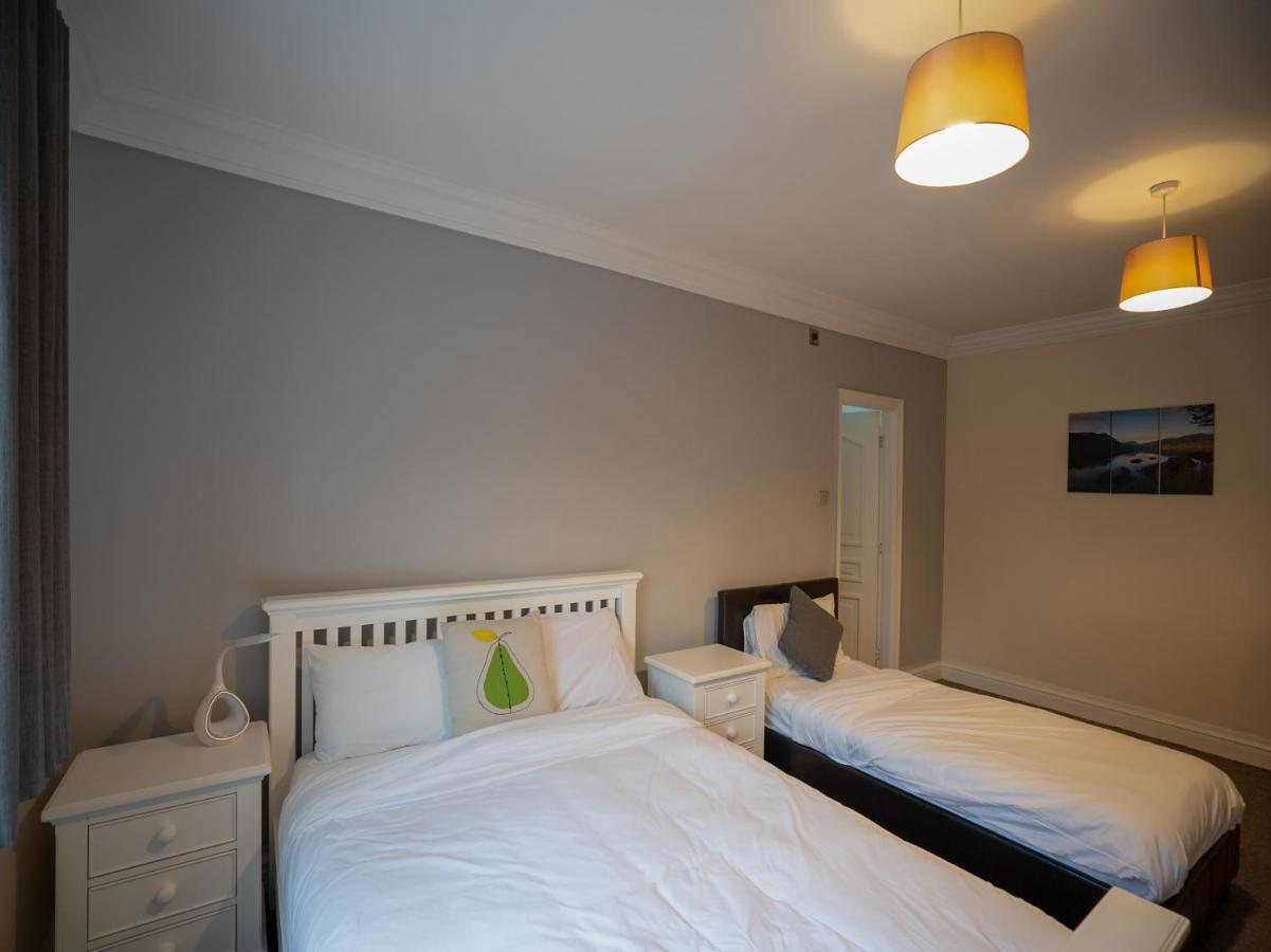 Oyo Oakcroft Guest House Manchester Airport Ringway Екстериор снимка