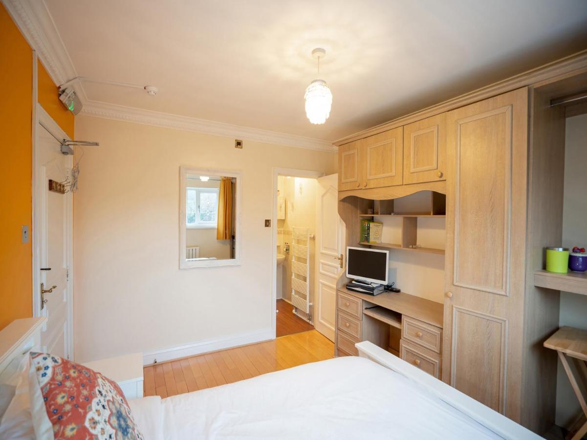 Oyo Oakcroft Guest House Manchester Airport Ringway Екстериор снимка
