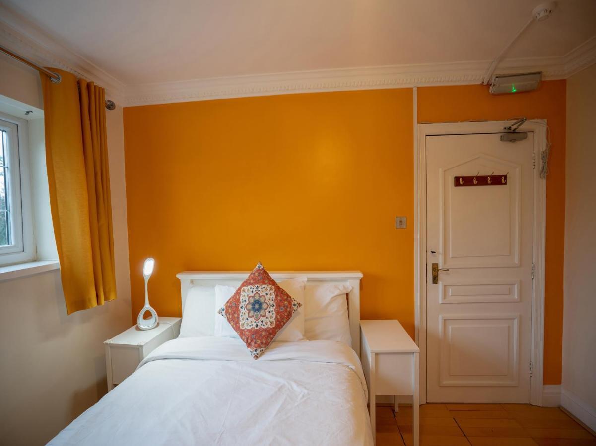 Oyo Oakcroft Guest House Manchester Airport Ringway Екстериор снимка